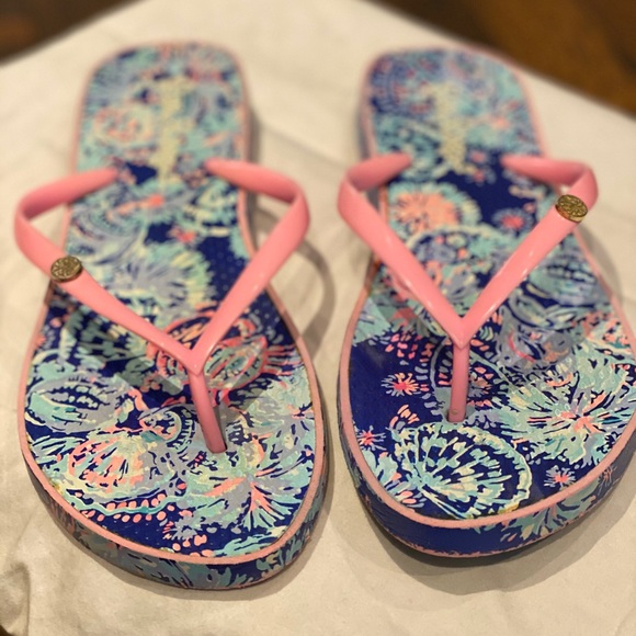 Lilly Pulitzer Shoes - Lily Pulitzer flip flops size 8